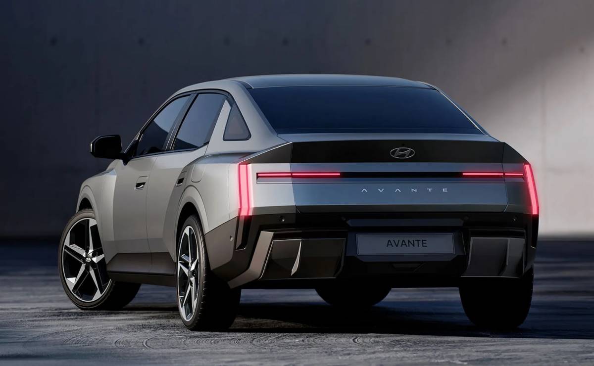 MDP Sedan Hyundai Elantra 2027 trasera Hyundai Elantra 2027: El sedán que desafía la tendencia SUV