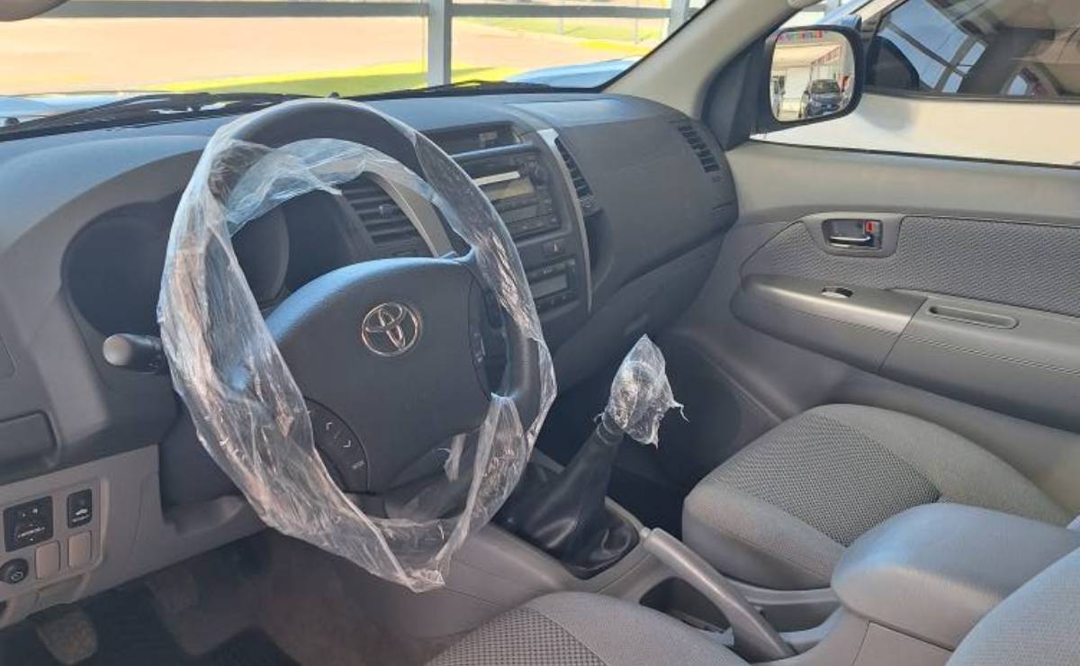 MDP Toyota Hilux 2010 0km interior Toyota Hilux 2010: Un Clásico en el Mercado de Usados con Solo 2,384 Kilómetros