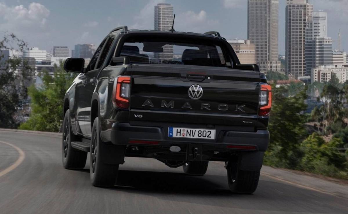 Volkswagen Amarok 2026: La Esperada Vuelta del Motor V6 Turbodiésel MDP Volkswagen Amarok Dark Label V6 accion trasera Volkswagen Amarok 2026: La Esperada Vuelta del Motor V6 Turbodiésel