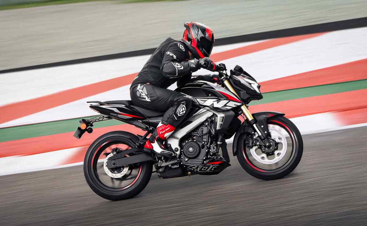 La Bajaj Rouser NS 400Z: Innovación y Potencia en el Segmento Naked MDP bajaj rouser ns400z accion La Bajaj Rouser NS 400Z: Innovación y Potencia en el Segmento Naked
