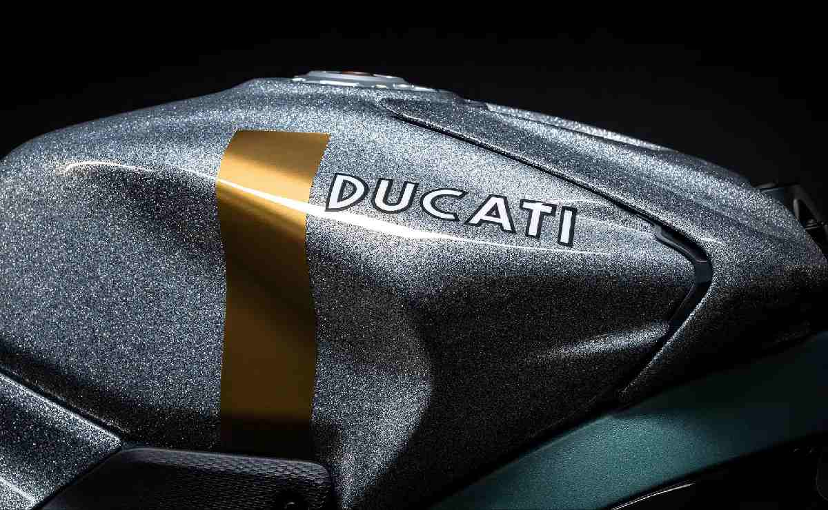 Lewis Hamilton y su Ducati Panigale V4S Collezione 100: Una presentación estelar en Mónaco MDP ducati hamilton Lewis Hamilton y su Ducati Panigale V4S Collezione 100: Una presentación estelar en Mónaco