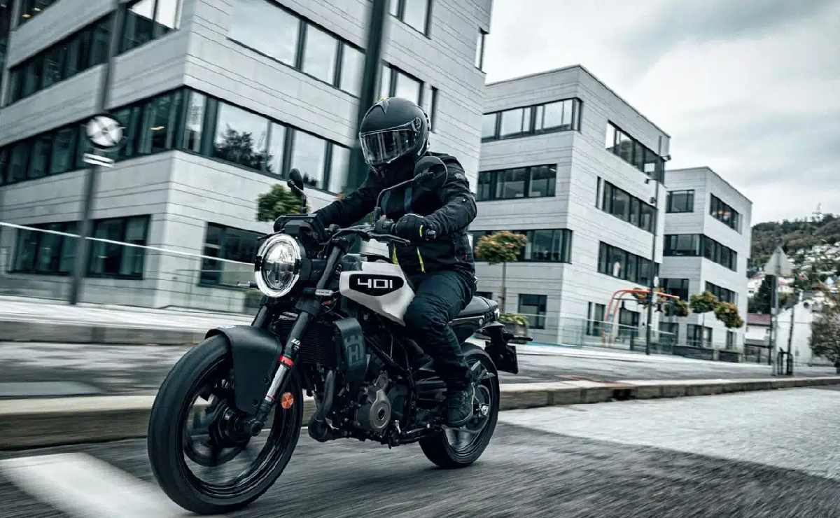 Husqvarna Vitpilen 401: ¿La Moto Naked Más Interesante del Momento? MDP moto husqvarna vitpilen 401 opinion 2 Husqvarna Vitpilen 401: ¿La Moto Naked Más Interesante del Momento?