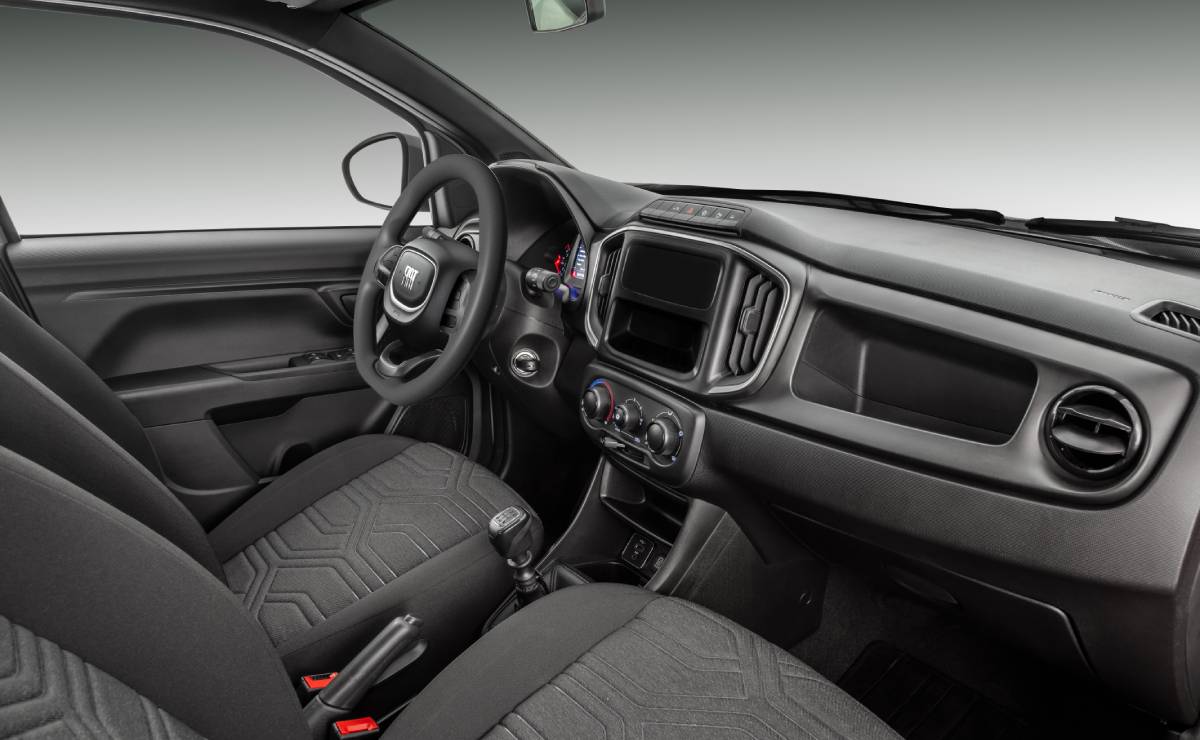 La Fiat Strada 2026: El Regreso Más Esperado en el Segmento de Pick Ups Compactas MDP Fiat Strada cabina simple interior La Fiat Strada 2026: El Regreso Más Esperado en el Segmento de Pick Ups Compactas