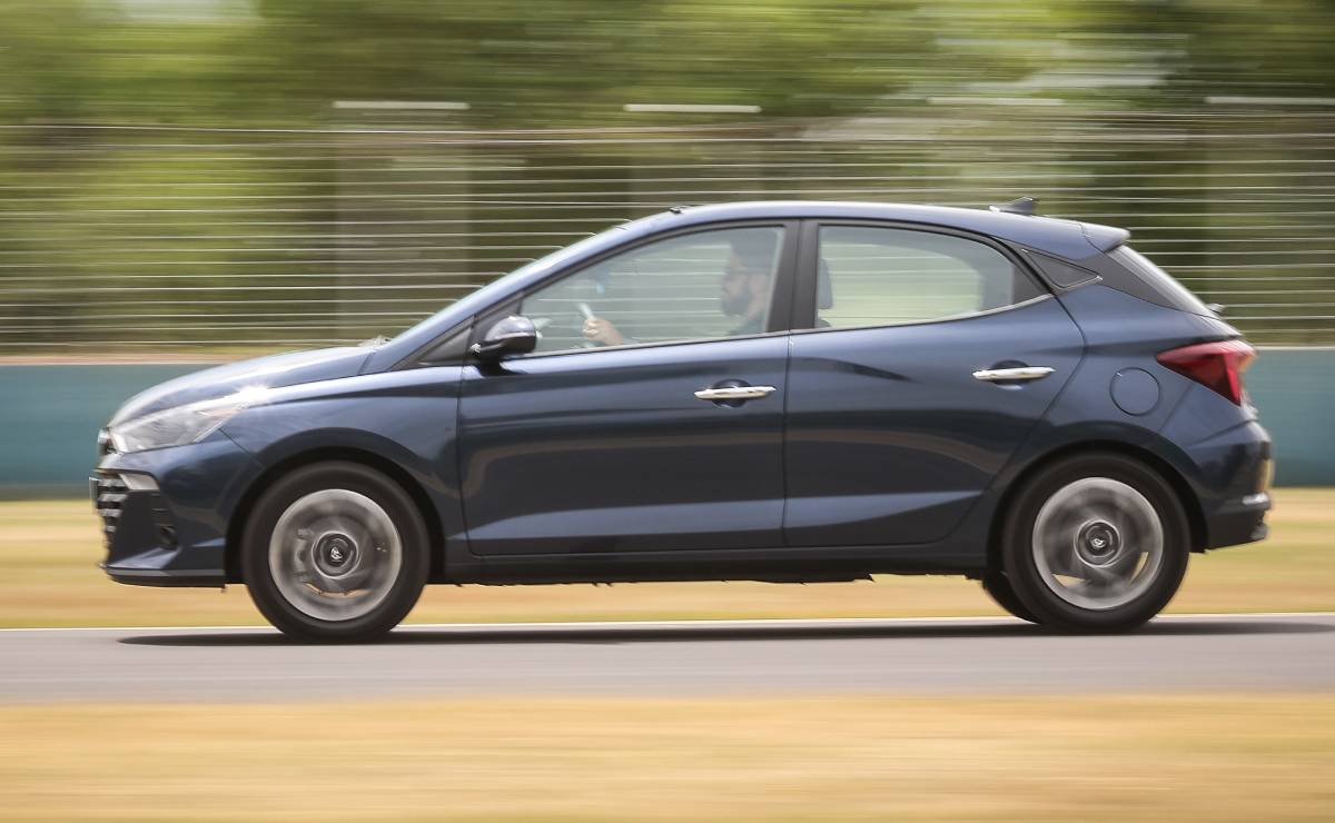 Volkswagen Polo vs Hyundai HB20: ¿Cuál es la mejor opción en el competitivo segmento B hatch argentino? MDP Hyundai HB20 accion perfil Volkswagen Polo vs Hyundai HB20: ¿Cuál es la mejor opción en el competitivo segmento B hatch argentino?