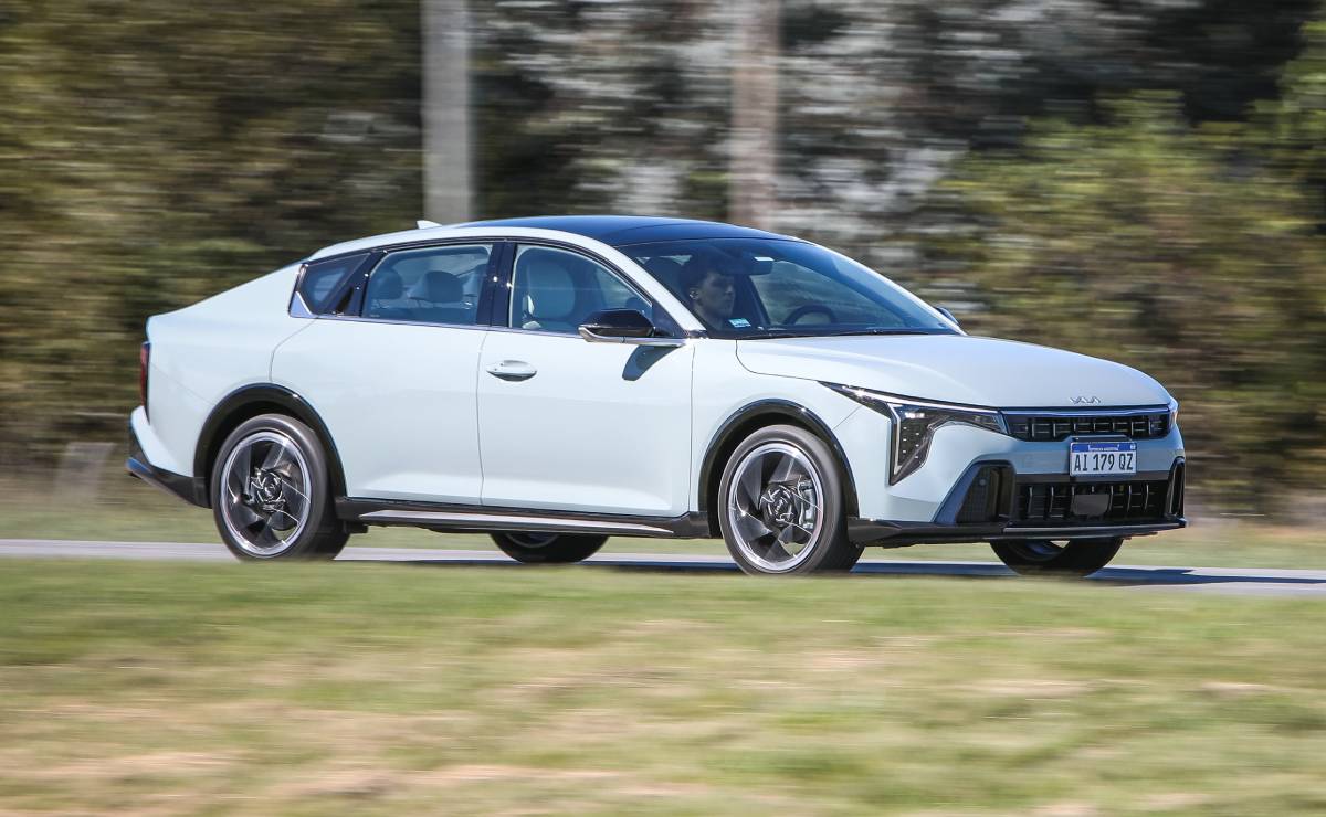 El Kia K4 Llega para Competir con el Toyota Corolla: ¿El Nuevo Rey de los Sedanes Medianos? MDP KIA K4 accion El Kia K4 Llega para Competir con el Toyota Corolla: ¿El Nuevo Rey de los Sedanes Medianos?