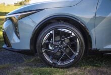 MDP Kia K4 llanta El Kia K4 Llega para Competir con el Toyota Corolla: ¿El Nuevo Rey de los Sedanes Medianos?