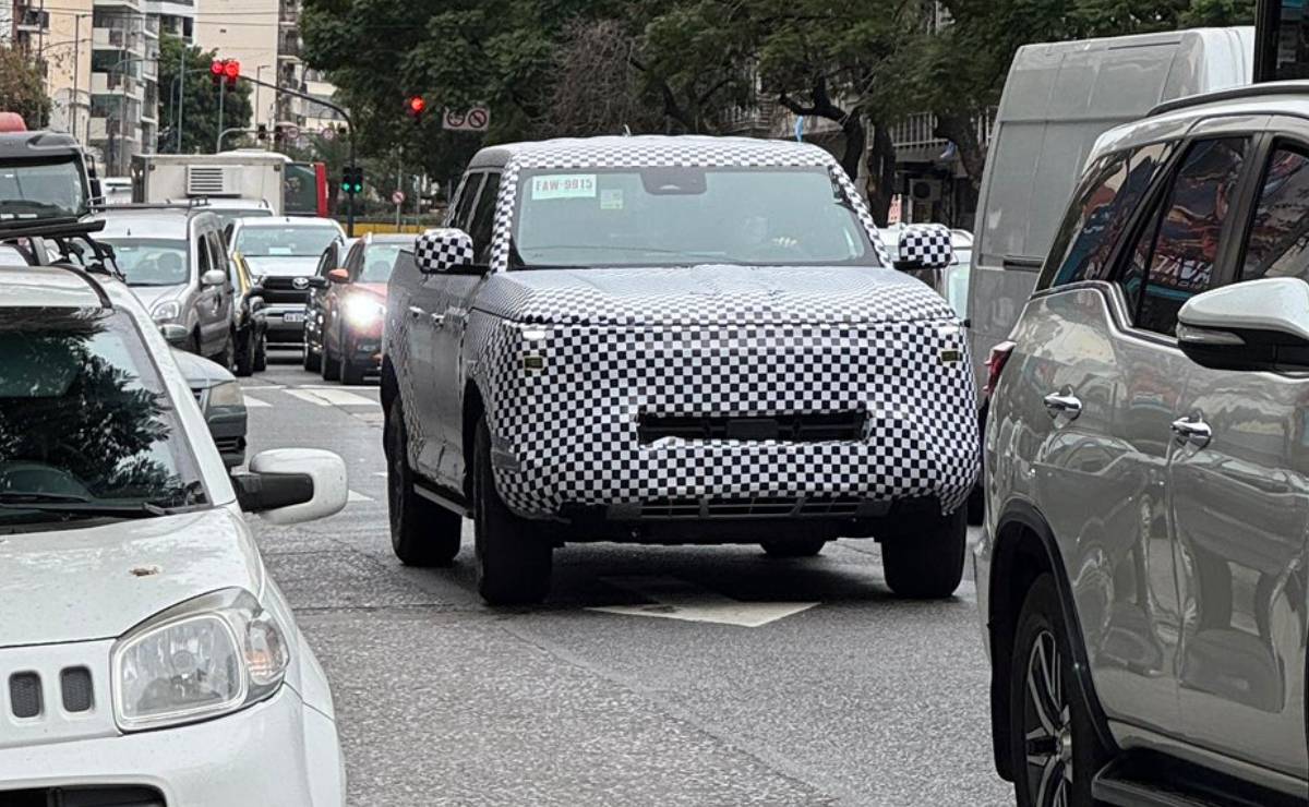 Nissan Frontier PRO: La Nueva Contendiente en Pick Ups Llega a Argentina MDP Nueva Nissan Frontier PRO camuflada 1 Nissan Frontier PRO: La Nueva Contendiente en Pick Ups Llega a Argentina