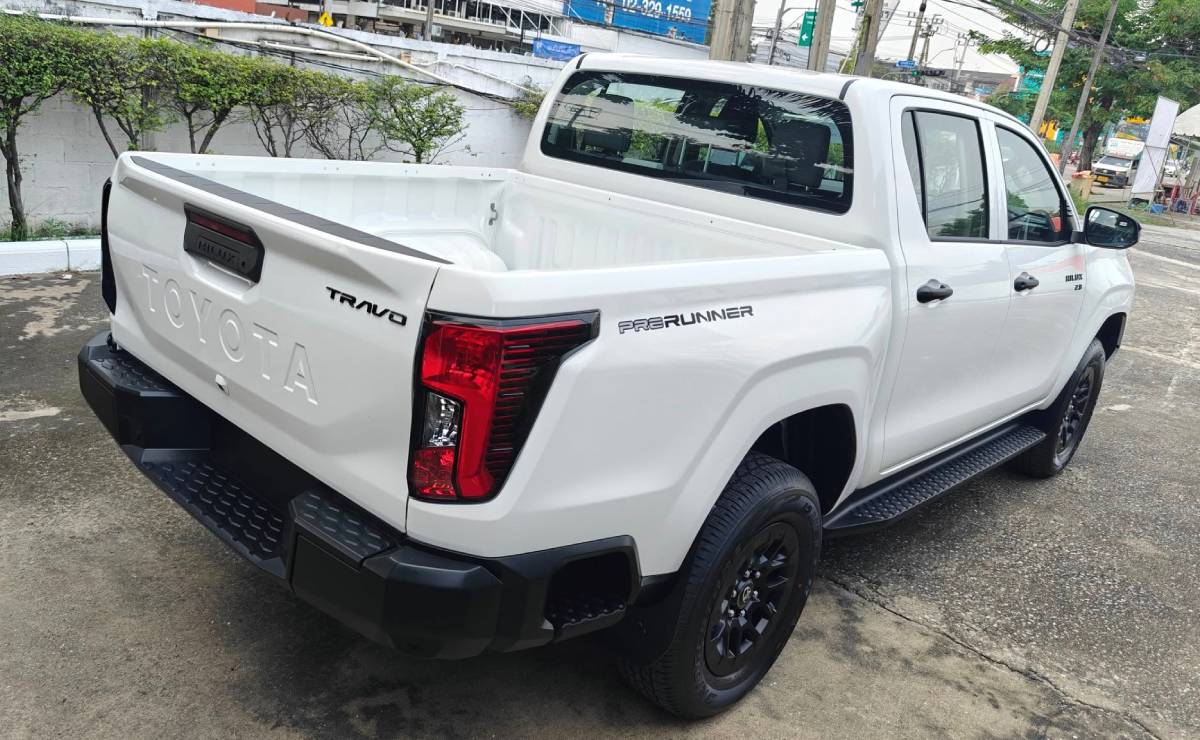 MDP Nueva Toyota Hilux Prerunner trasera Toyota Hilux Prerunner: La Interesante Apuesta Intermedia de Toyota para el 2026