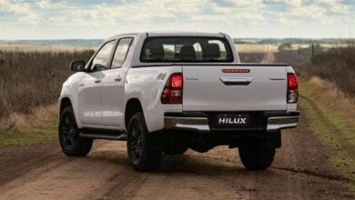 MDP Toyota Hilux SR trasera 1 Toyota Hilux: El Retorno Triunfal de la Pick Up Más Vendida en Argentina