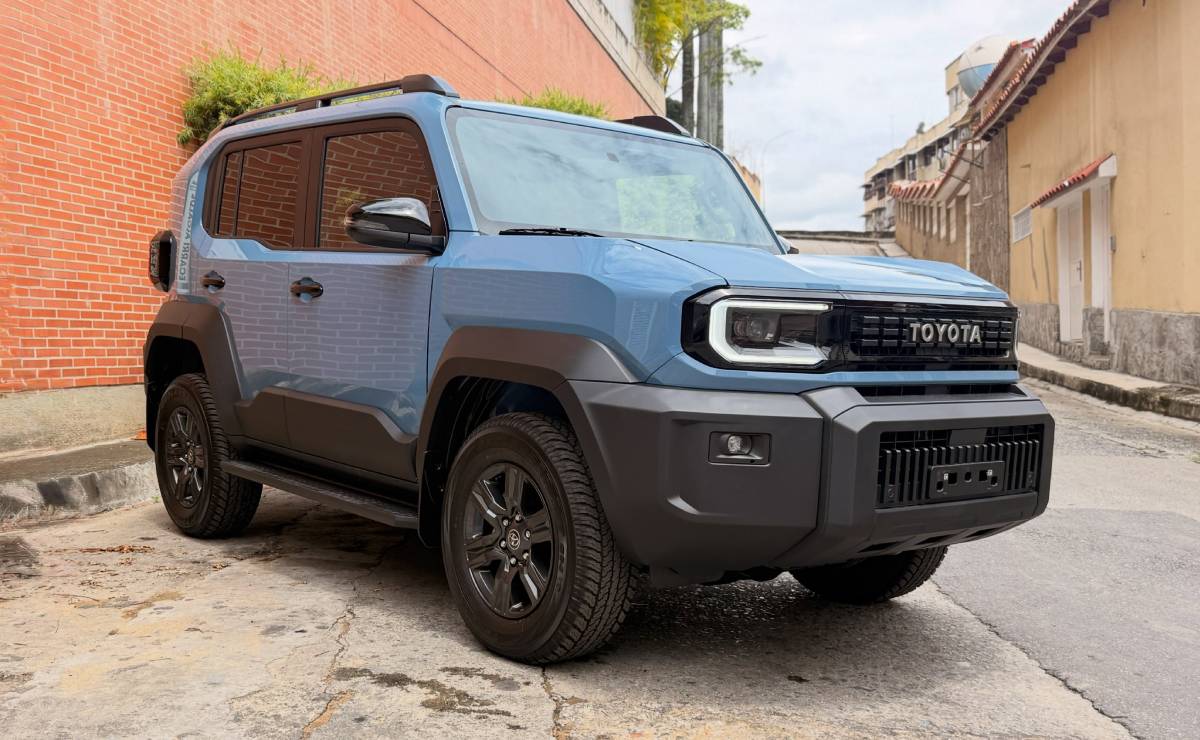 MDP Toyota Land Cruiser FJ frente 3 Toyota Land Cruiser FJ: Redefiniendo el acceso a la aventura todoterreno