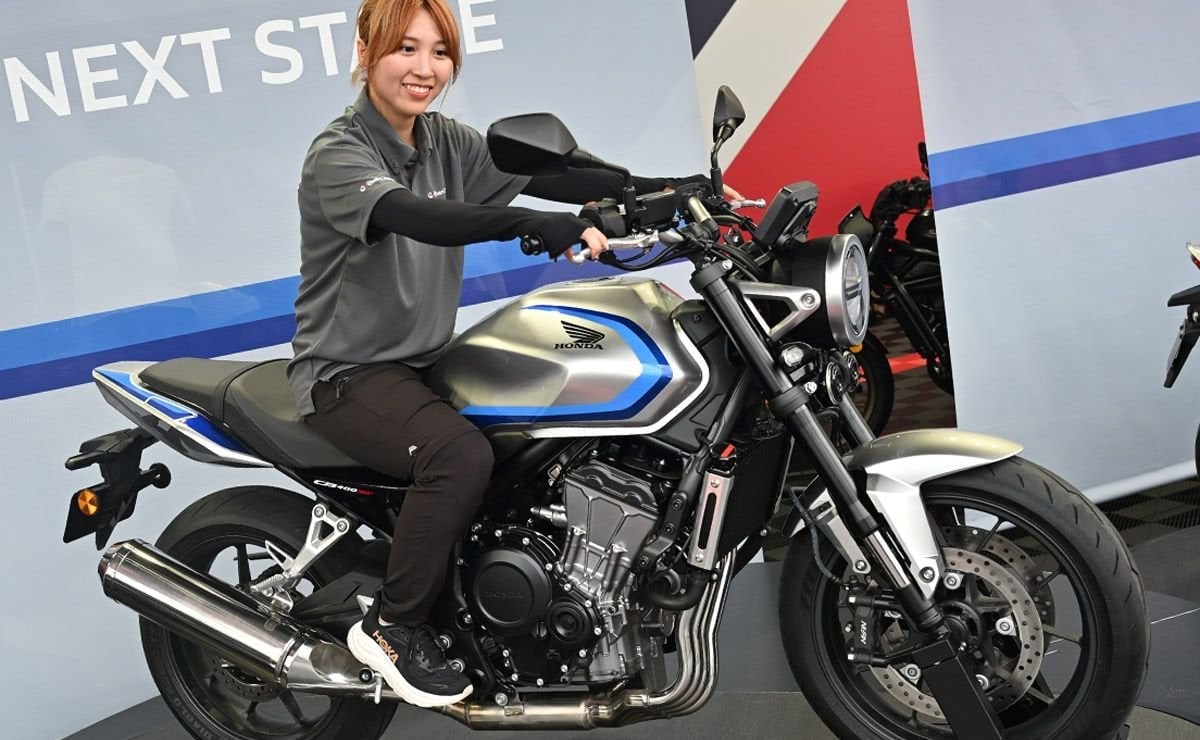 Honda CB400 Super Four: El regreso de una leyenda con tecnología de punta MDP honda cb400 e clutch1 Honda CB400 Super Four: El regreso de una leyenda con tecnología de punta