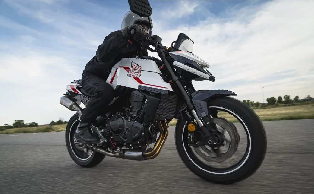 La Honda CB750 Hornet 'Marco' y el Fascinante Mundo de las Personalizaciones LEGO MDP honda cb750 hornet lego 2 La Honda CB750 Hornet 'Marco' y el Fascinante Mundo de las Personalizaciones LEGO