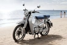 MDP honda super cub calm1 Honda C125 Super Cub: La Edición Especial que Inspira Calma y Estética Costera