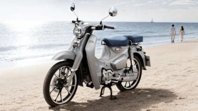 Honda C125 Super Cub: La Edición Especial que Inspira Calma y Estética Costera MDP honda super cub calm1 Honda C125 Super Cub: La Edición Especial que Inspira Calma y Estética Costera