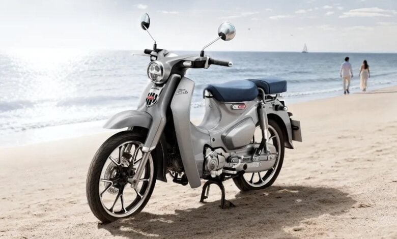 MDP honda super cub calm1 Honda C125 Super Cub: La Edición Especial que Inspira Calma y Estética Costera