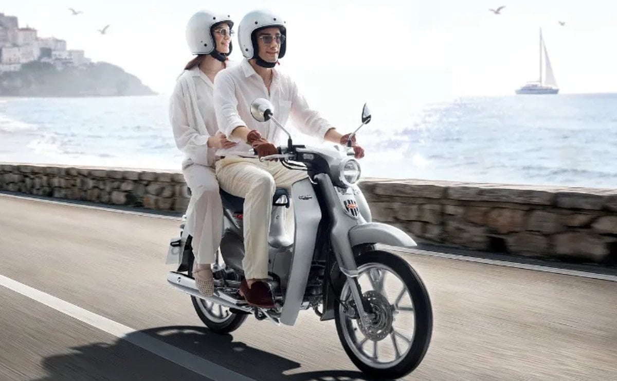 MDP honda super cub calm2 Honda C125 Super Cub: La Edición Especial que Inspira Calma y Estética Costera