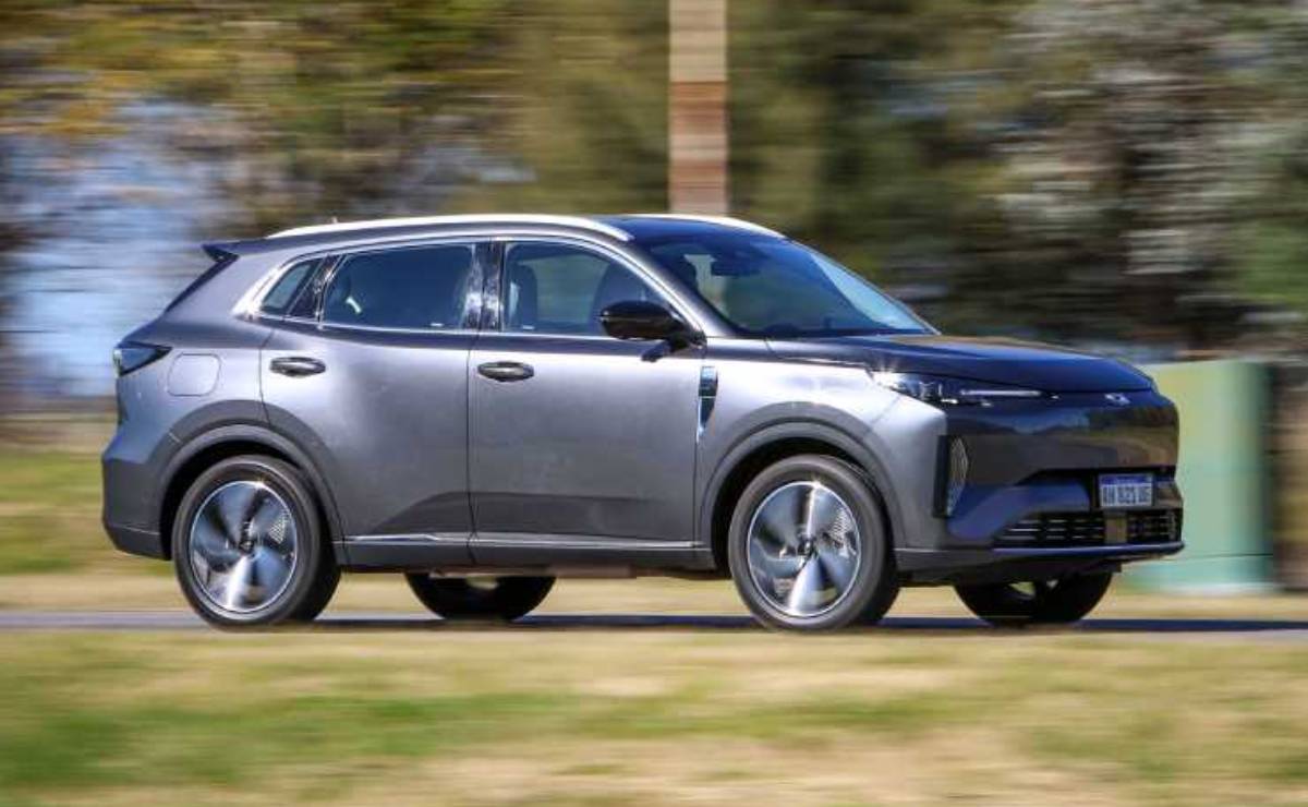¿Es el momento de los SUV híbridos enchufables? Changan CS55 Plus PHEV y Chery Tiggo 7 CSH en el foco del mercado MDP Changan CS55 Plus accion ¿Es el momento de los SUV híbridos enchufables? Changan CS55 Plus PHEV y Chery Tiggo 7 CSH en el foco del mercado