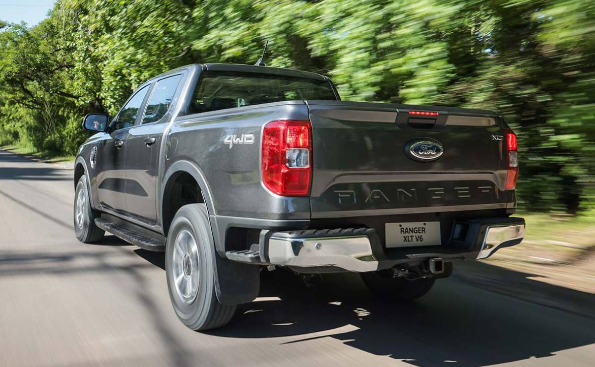 La Ford Ranger XLT V6 desafía el mercado argentino con potencia y tecnología MDP Ford Ranger XLT V6 accion 1 La Ford Ranger XLT V6 desafía el mercado argentino con potencia y tecnología