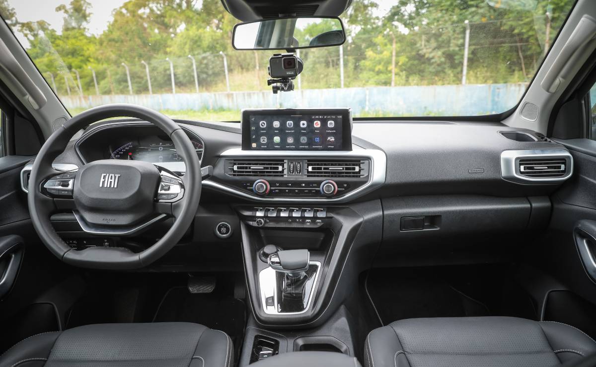 MDP Guia de compra Fiat Titano interior Chevrolet S10 LTZ vs Fiat Titano Ranch: ¿Cuál es la Mejor Elección en el Segmento de los 200 CV Turbodiésel?
