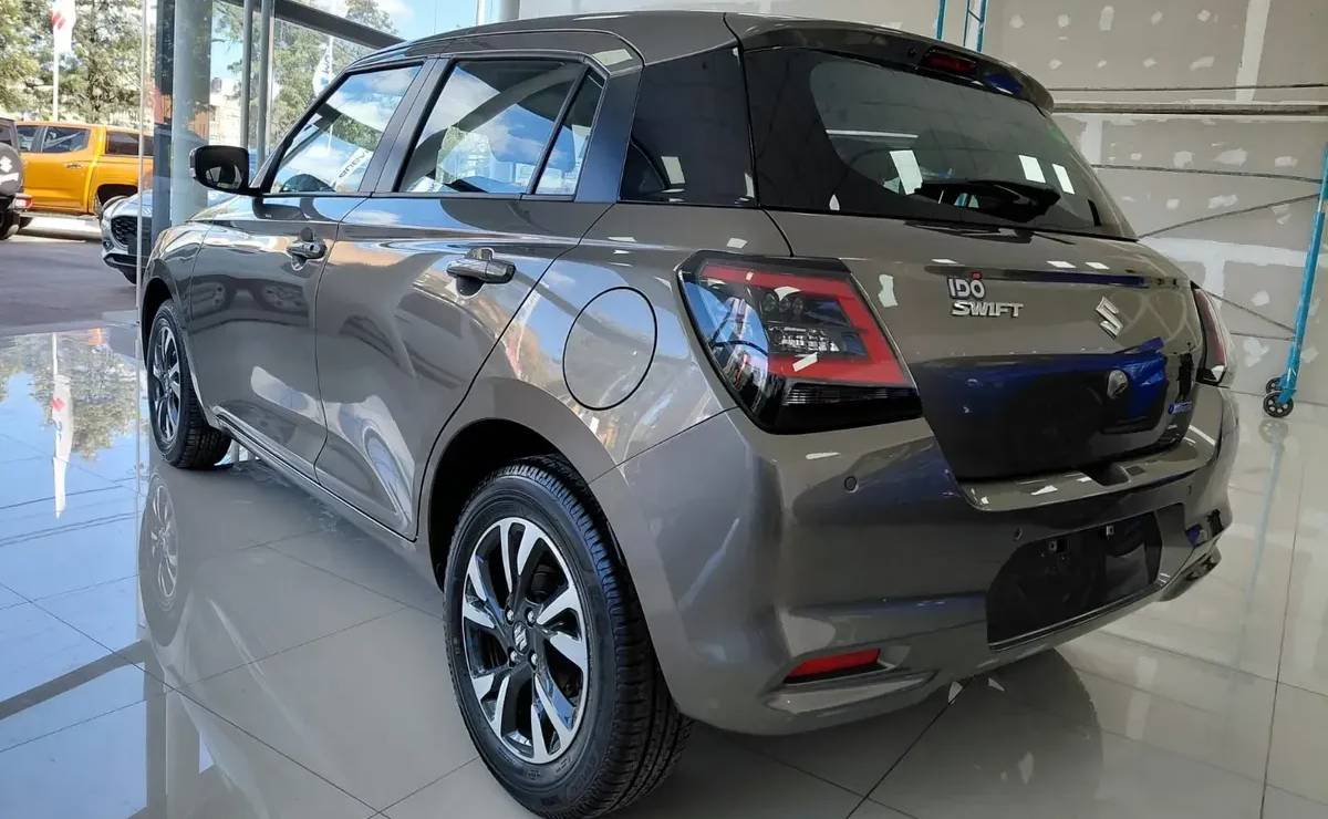 MDP Hatchback Suzuki Swift Hybrid trasera El Suzuki Swift Hybrid aterriza en Argentina: ¿Revolución en eficiencia y seguridad?