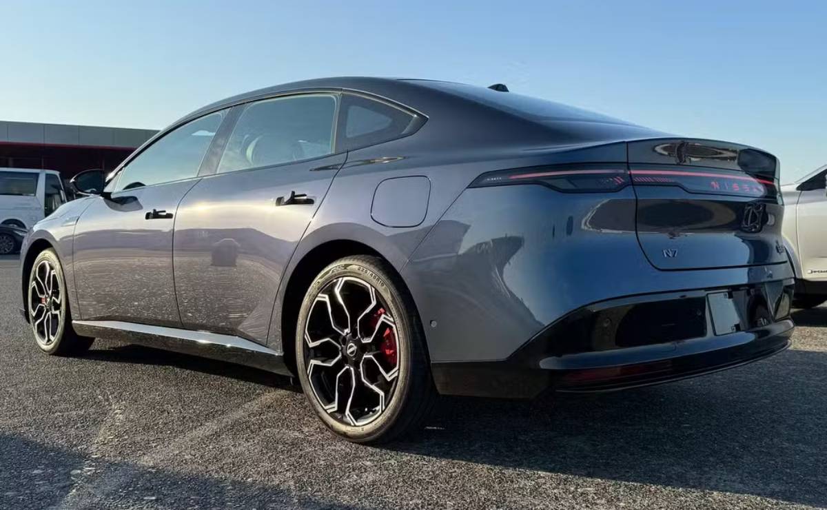 Nissan N7: ¿El Nuevo Sedán Eléctrico Que Revolucionará el Mercado Latinoamericano? MDP Nissan N7 trasera 2 Nissan N7: ¿El Nuevo Sedán Eléctrico Que Revolucionará el Mercado Latinoamericano?