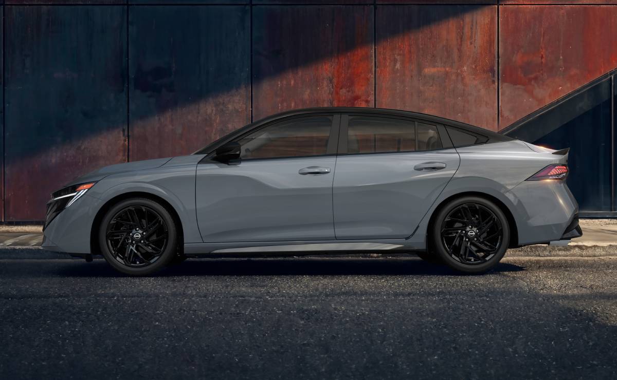 Nissan Sentra 2027: La Renovada Elegancia de la Versión Midnight Edition MDP Nissan Sentra 2027 Midnight Edition perfil Nissan Sentra 2027: La Renovada Elegancia de la Versión Midnight Edition