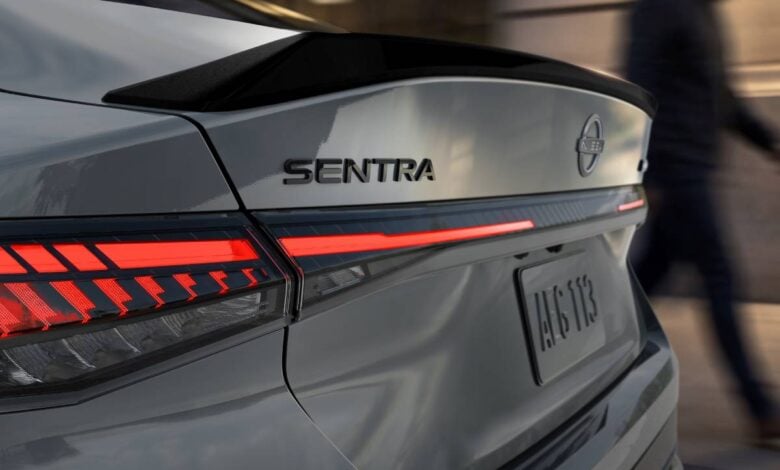 Nissan Sentra 2027: La Renovada Elegancia de la Versión Midnight Edition MDP Nissan Sentra 2027 Midnight Edition trasera Nissan Sentra 2027: La Renovada Elegancia de la Versión Midnight Edition