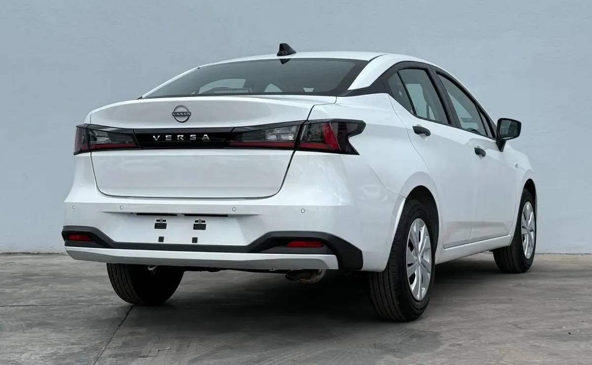 MDP Nissan Versa Sense Base TM trasera 1 ¿Es el Nissan Versa 2026 la opción más esperada por su equilibrio entre precio y equipamiento en México?