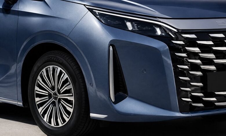 BYD M9: ¿El resurgimiento del monovolumen frente al auge de los SUVs? MDP Nueva BYD M9 BYD M9: ¿El resurgimiento del monovolumen frente al auge de los SUVs?