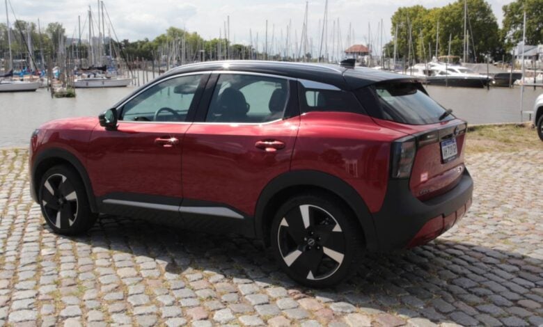 Nissan Kicks: El SUV que Sigue Conquistando el Mercado Argentino con Promociones Imperdibles MDP Nueva Nissan Kicks trasera 1 Nissan Kicks: El SUV que Sigue Conquistando el Mercado Argentino con Promociones Imperdibles