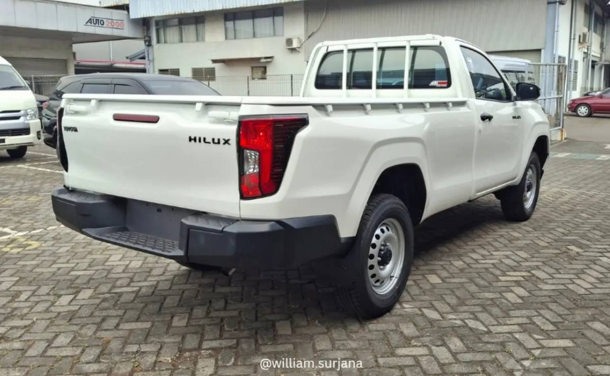 MDP Nueva Toyota Hilux cabina simple trasera 2 La Nueva Era de la Toyota Hilux: ¿Revolución o Evolución?