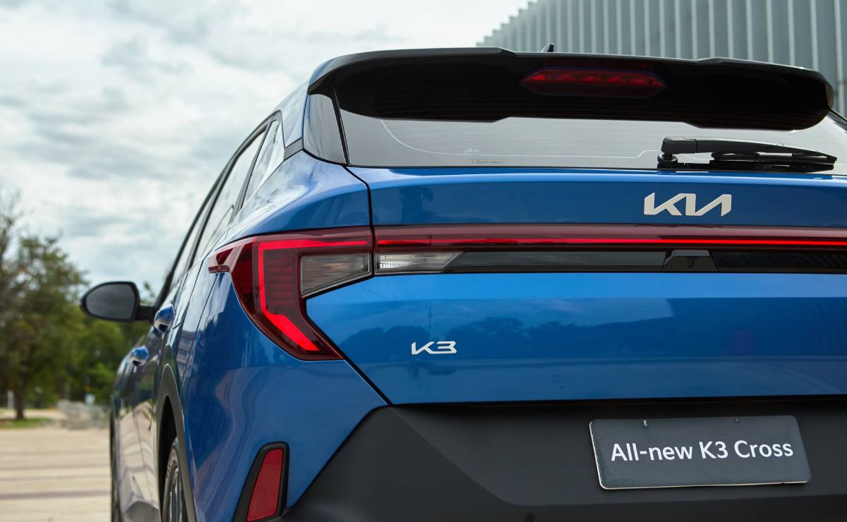 MDP Nuevo Kia k3 cola ¿Es el Kia K3 el sedán más esperado del momento? Te contamos todo sobre sus versiones y precios en Argentina