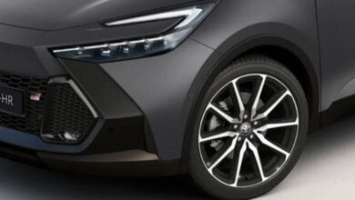 MDP Toyota C HR 2027 teaser Toyota C-HR 2027: renovada elegancia y tecnología a un paso del futuro