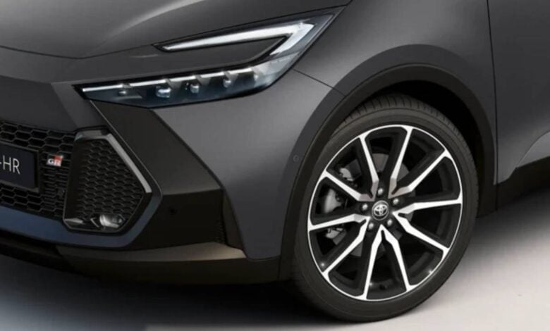 MDP Toyota C HR 2027 teaser Toyota C-HR 2027: renovada elegancia y tecnología a un paso del futuro
