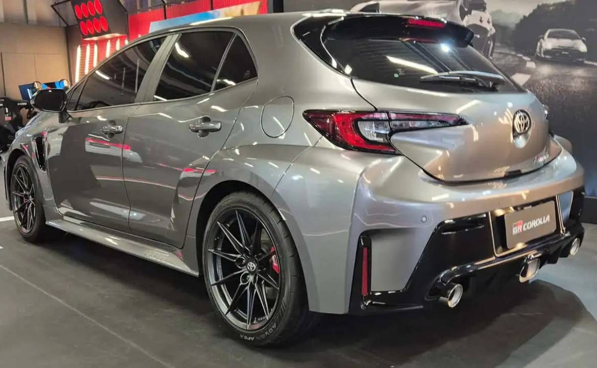 Toyota GR Corolla: El Dinámico Ingreso al Mercado Brasileño con Más Torque MDP Toyota GR Corolla trasera 1 Toyota GR Corolla: El Dinámico Ingreso al Mercado Brasileño con Más Torque