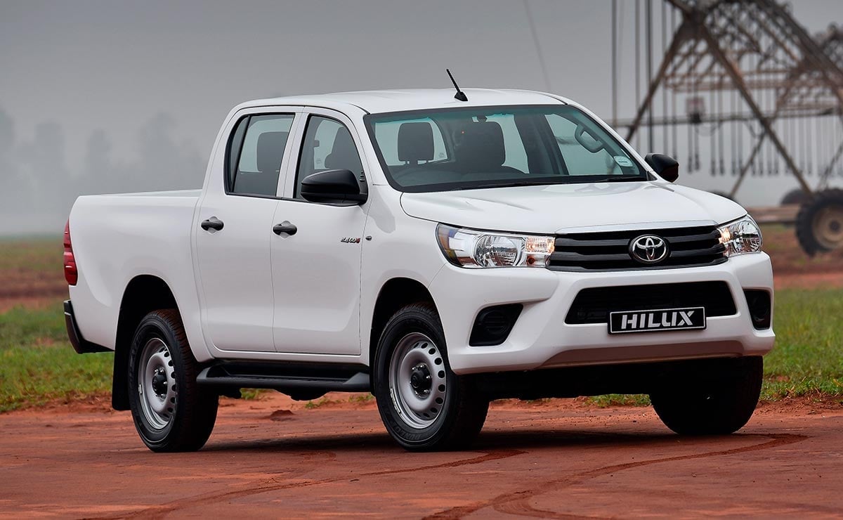 MDP Toyota Hilux DX frente Toyota Hilux 2026: Liderazgo Y Estrategia de Precio en el Mercado Argentino