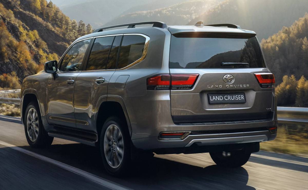 MDP Toyota Land Cruiser 300 2027 trasera Toyota Land Cruiser 300: Revolución híbrida en el todoterreno más esperado