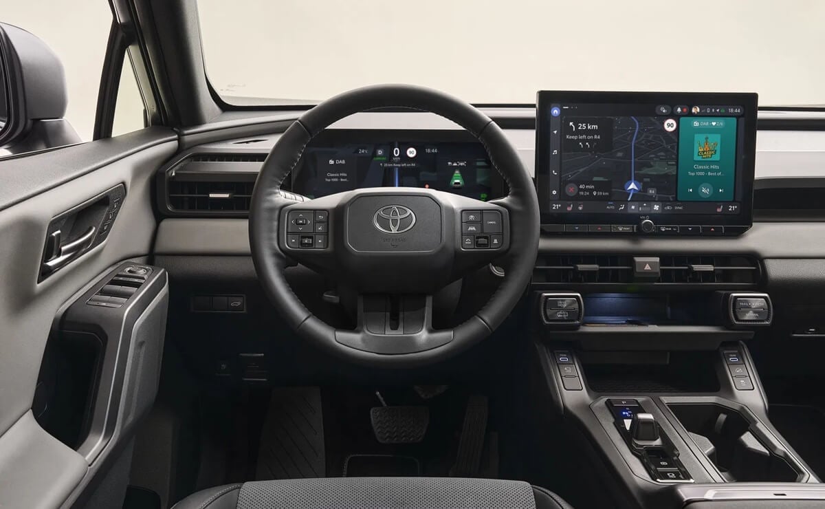 MDP Toyota RAV4 PHEV interior Toyota RAV4 XSE Plug-in Hybrid 2026: La Evolución Más Potente del SUV