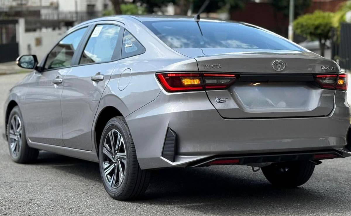 Toyota Yaris Sedán: ¿La Opción Híbrida que Reemplaza al Versa en Argentina? MDP Toyota Yaris sedan trasera 1 Toyota Yaris Sedán: ¿La Opción Híbrida que Reemplaza al Versa en Argentina?