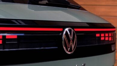 MDP Volkswagen Atlas Cross Sport teaser Volkswagen Atlas Cross Sport 2027: Un SUV que Revive con Estilo y Tecnología