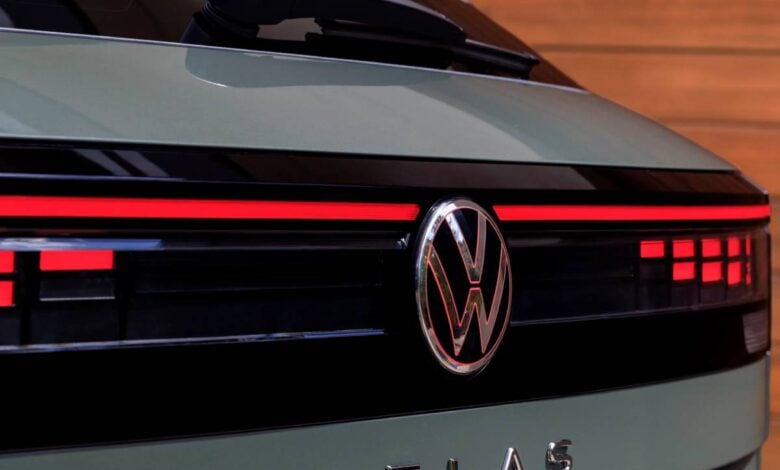 MDP Volkswagen Atlas Cross Sport teaser Volkswagen Atlas Cross Sport 2027: Un SUV que Revive con Estilo y Tecnología