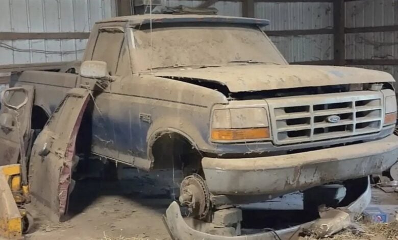 El Renacimiento de una Leyenda: La Ford F-150 de 1992 Rescatada Tras 27 Años de Olvido MDP ford f 150 abandonada rescate2 El Renacimiento de una Leyenda: La Ford F-150 de 1992 Rescatada Tras 27 Años de Olvido