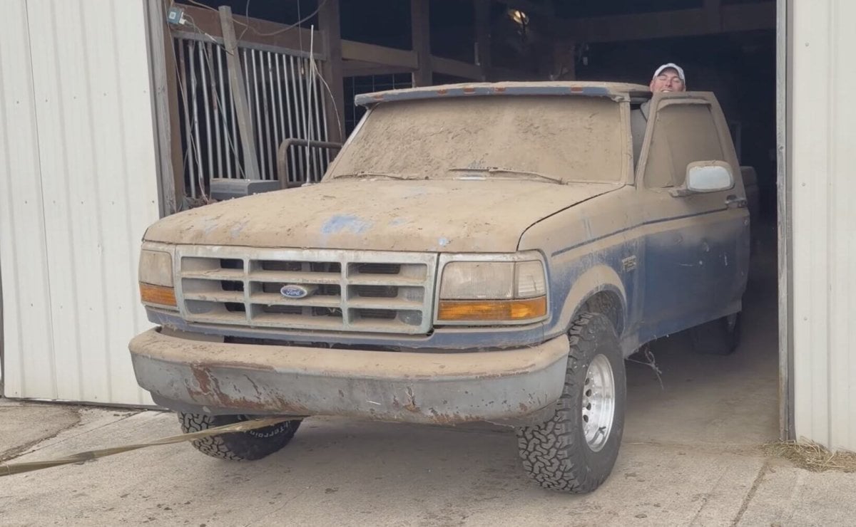 El Renacimiento de una Leyenda: La Ford F-150 de 1992 Rescatada Tras 27 Años de Olvido MDP ford f 150 abandonada rescate3 El Renacimiento de una Leyenda: La Ford F-150 de 1992 Rescatada Tras 27 Años de Olvido