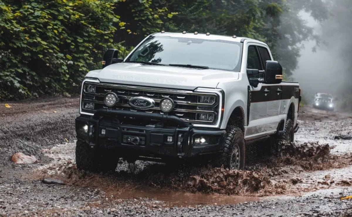 MDP ford super duty2 AEV Lanza el FX370: La Opción Ideal para Aventureros Sin Renunciar a la Confortabilidad de la F-250 y F-350