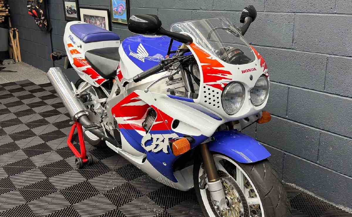 La Honda CBR900RR de James May: Una oportunidad única en Clitheroe MDP honda fireblade james may La Honda CBR900RR de James May: Una oportunidad única en Clitheroe