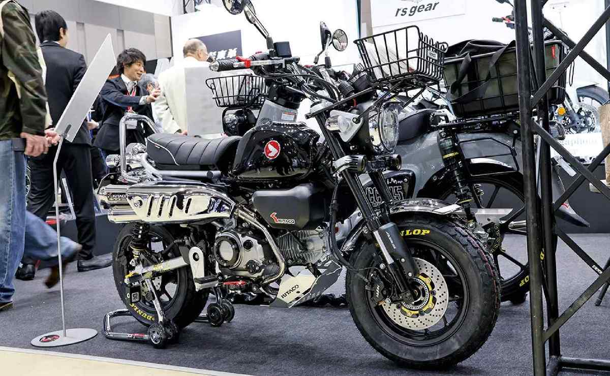 MDP honda monkey 125 black edition Kitaco Transforma a la Honda Monkey 125: ¡La Mini Bike Más Esperada del Año!