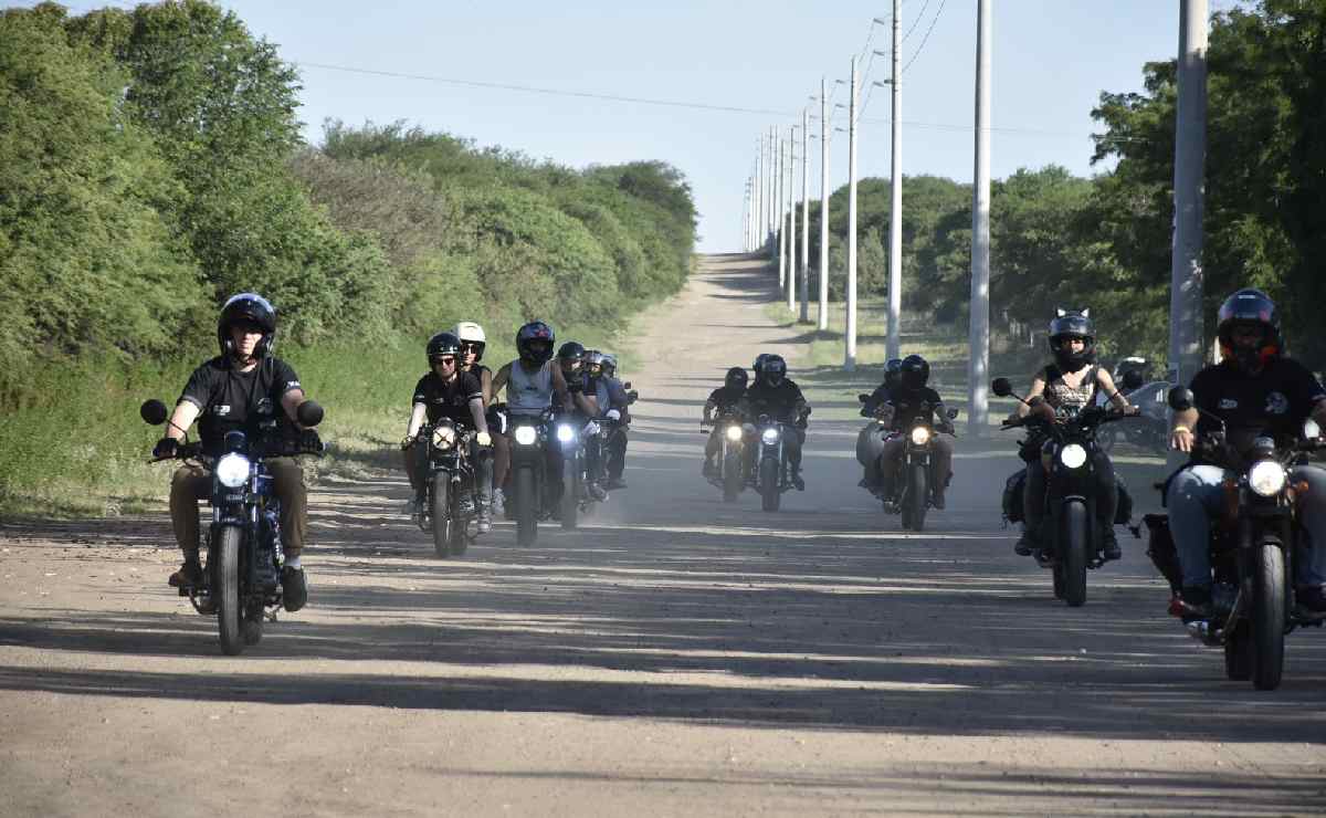 MDP zanella caravana Solidaridad sobre ruedas: Gran rodada de motociclistas en apoyo a los bomberos de Arribeños