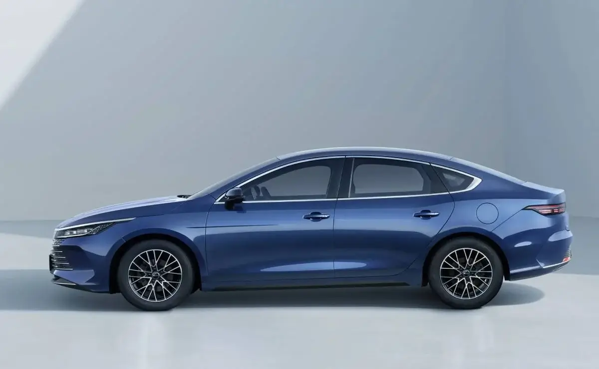 ¿Está listo el BYD King para destronar al Corolla en el mercado de sedanes? MDP BYD King perfil ¿Está listo el BYD King para destronar al Corolla en el mercado de sedanes?