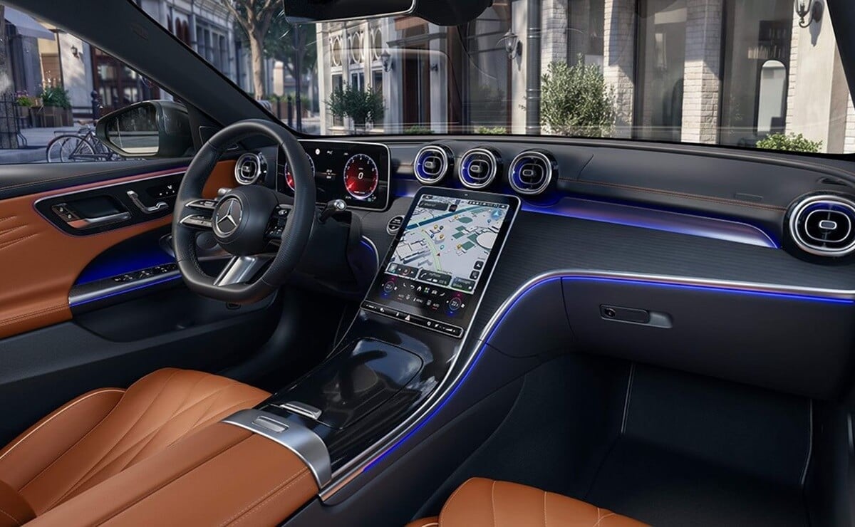 MDP Mercedes Clase C 2027 interior Mercedes-Benz Clase C 2027: La Diversificación de una Leyenda en Cuatro Ruedas