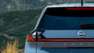 MDP Nissan Rogue Hybrid 2027 teaser Nissan Rogue Hybrid 2027: ¿El nuevo rey de los híbridos en EE.UU.?